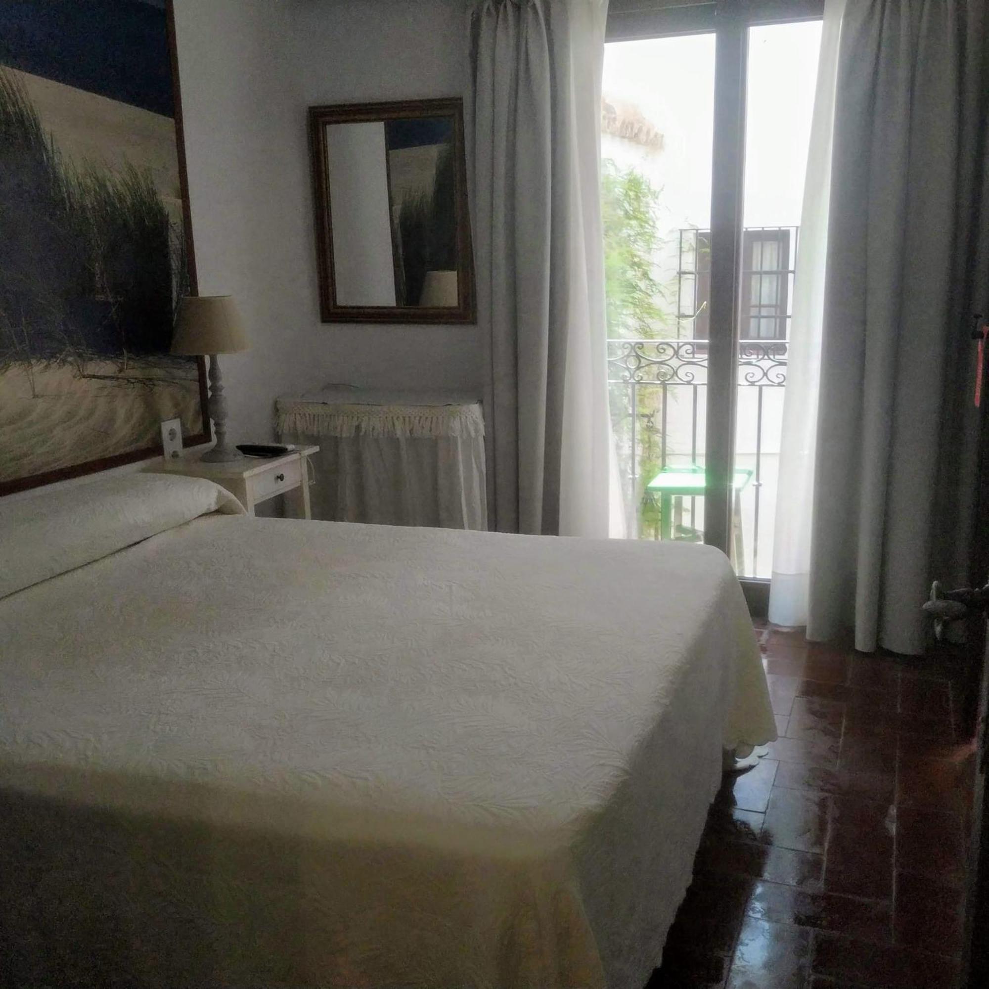Hostal Gran Capitan Chipiona Exterior foto